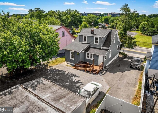 Building Photo - 4409 Wilkens Ave