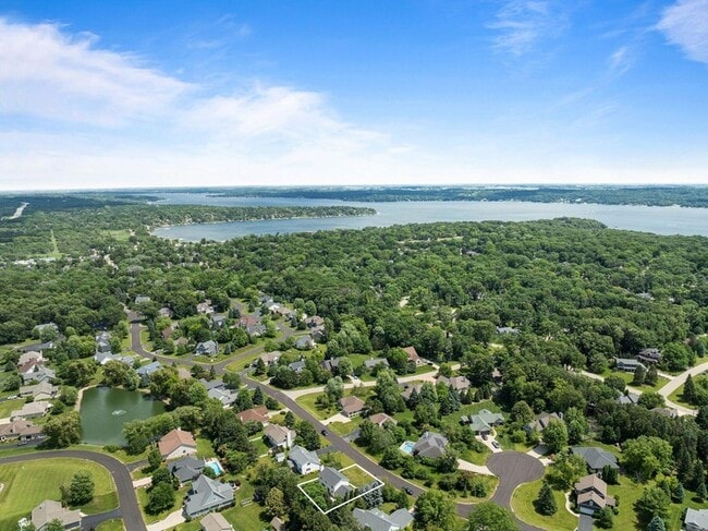 Building Photo - 406 Lakewood Dr