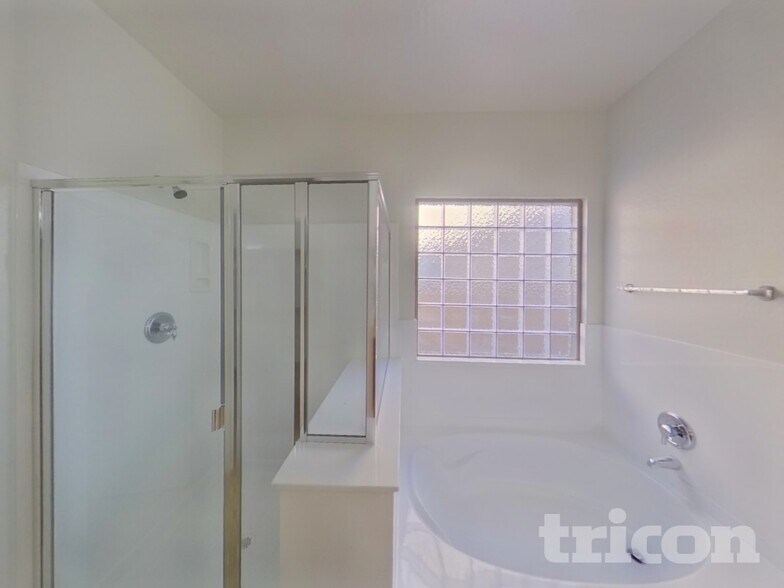 Building Photo - 6934 W Sophie Ln