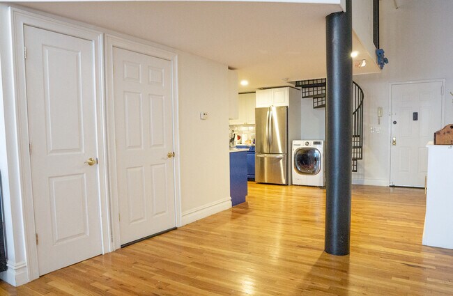 Hallway/open space - 25 N Broadway