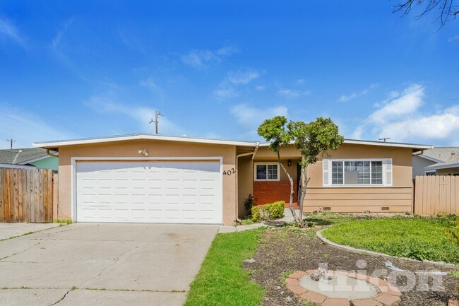 Building Photo - 402 E Pacific Ave