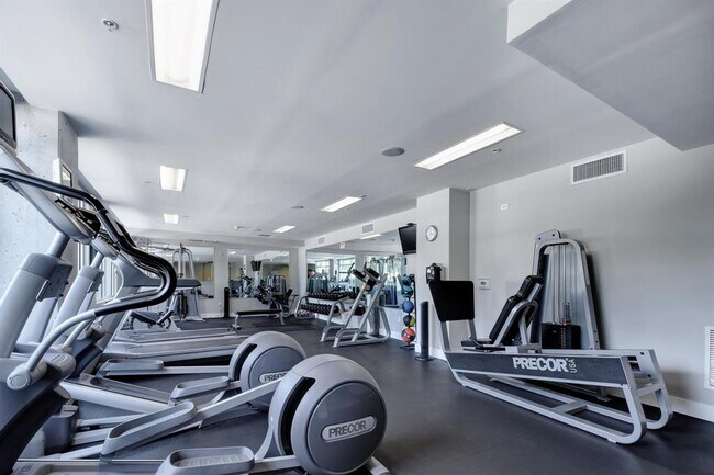 Building Photo - 210 Lee Barton Dr