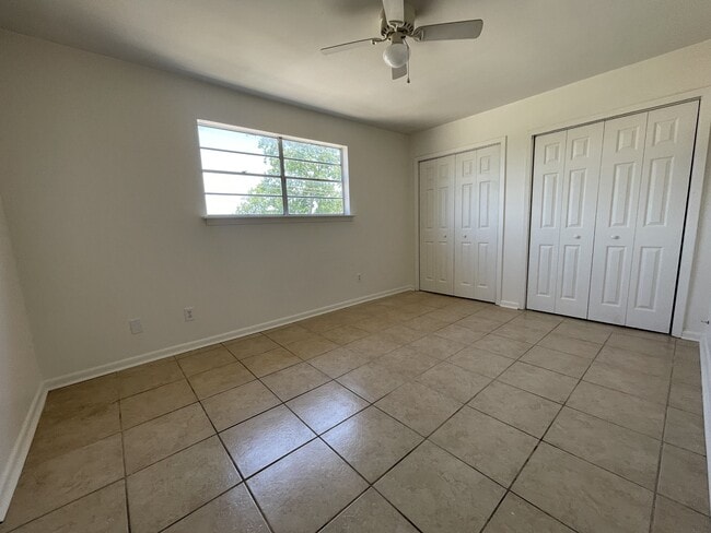 Building Photo - 2429 Octavia Dr