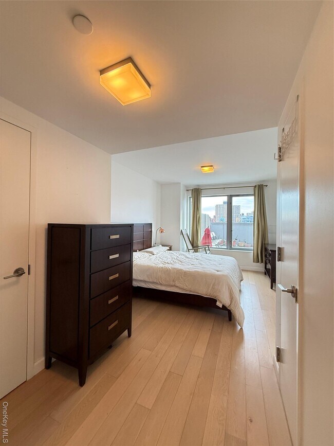 Building Photo - 138-35 39th Ave