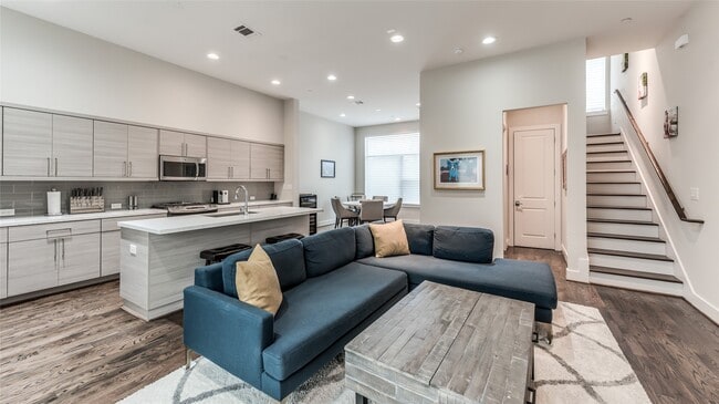 Building Photo - 1004 California St