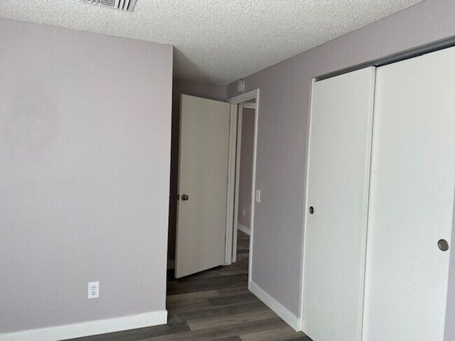 Building Photo - $2,350 Lovely Remodeled 3 Bedroom-2 bath-2...
