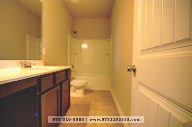 Building Photo - 7741 Silk Tree Pointe