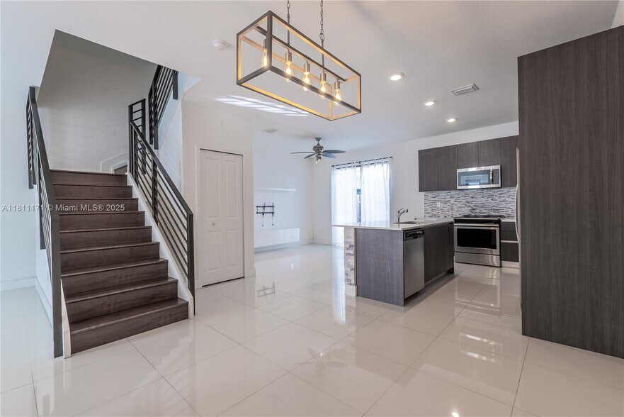 Building Photo - 481 SW 91st Ct