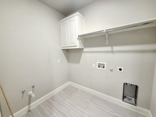 Building Photo - 6905 Broomsedge Dr