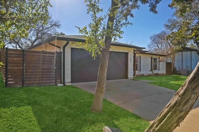 Building Photo - 7205 Twisted Oaks Dr