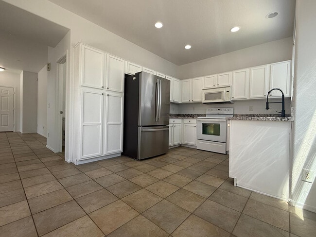 Building Photo - 1883 E Don Carlos