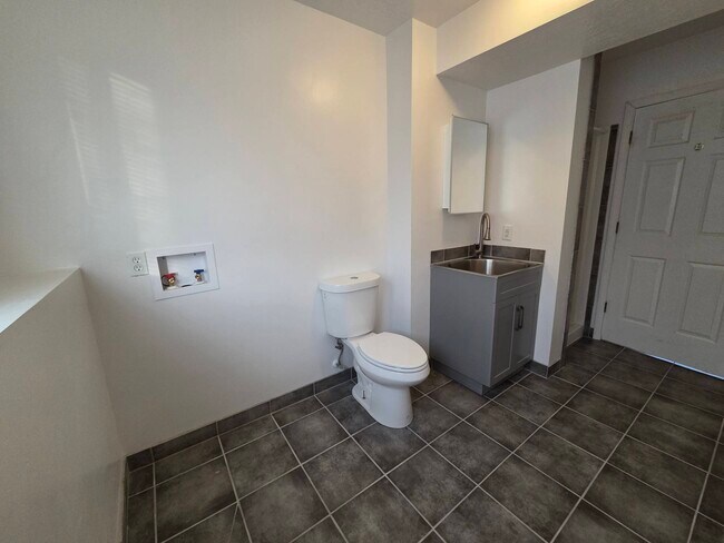 Building Photo - 1122 Southwest Dr