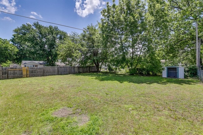 Building Photo - 3 Bedroom home in Haysville