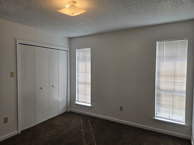 Building Photo - 115 Oak Ridge Ave