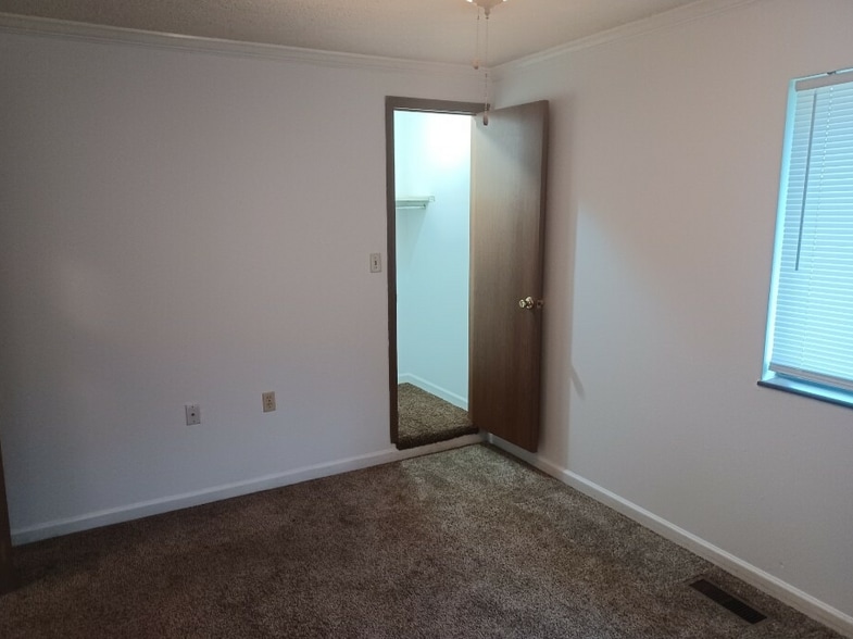 Building Photo - 109 Swan Dr