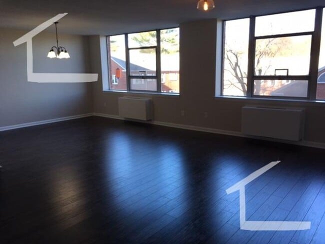 Building Photo - Huge 1 bed in Chestnut Hill