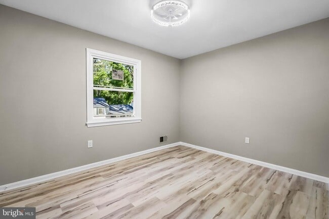 Building Photo - 4223 Avon Dr