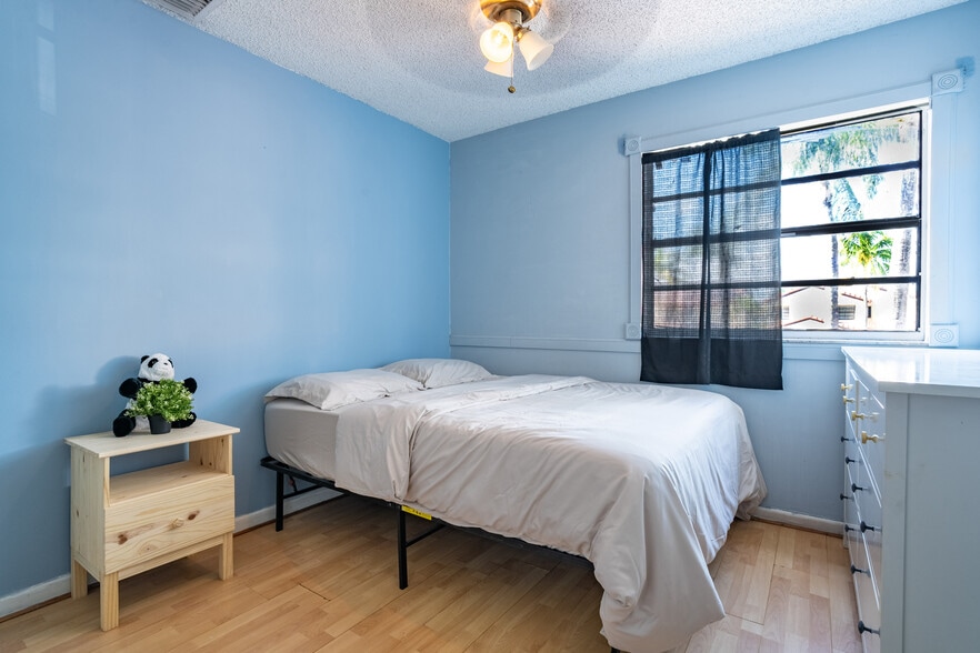 Building Photo - 1062 SW 135th Pl