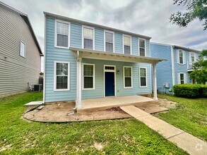 Building Photo - Peaceful Convenience - 3/2.5 Home w/2 car ...