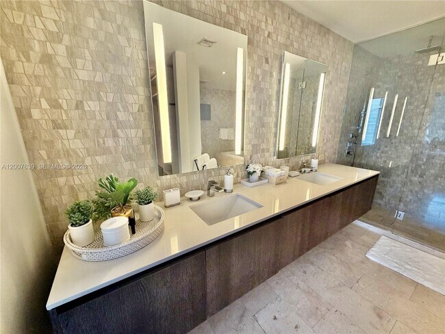 Building Photo - 88 SW 7th St