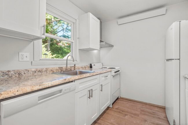 Building Photo - 675 Millville Ave