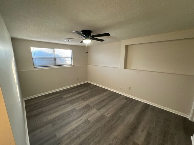 Building Photo - Duplex