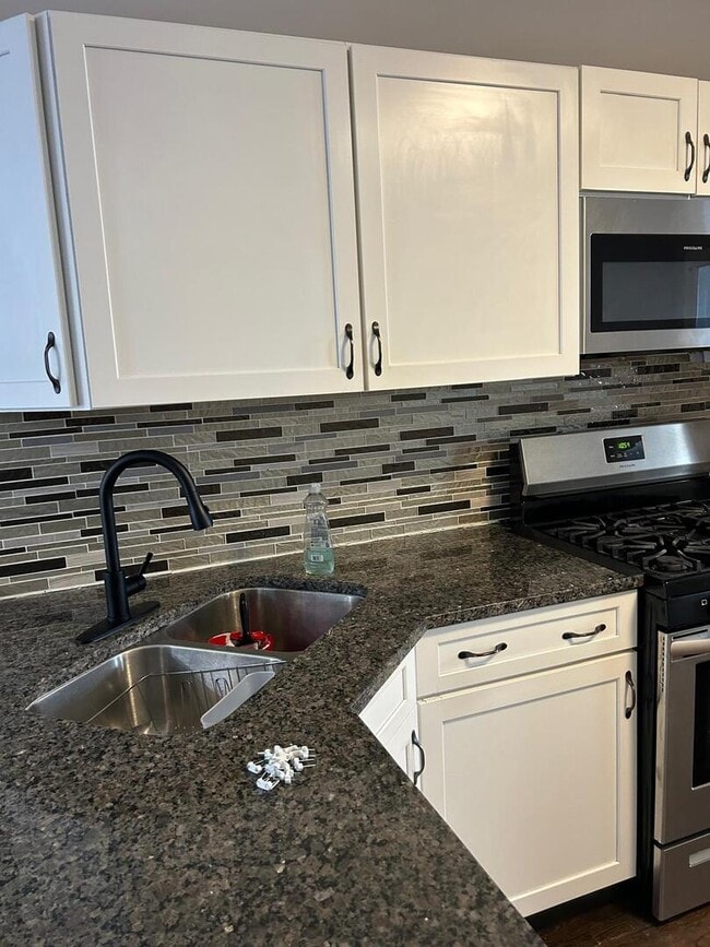 Building Photo - 4819 W George St