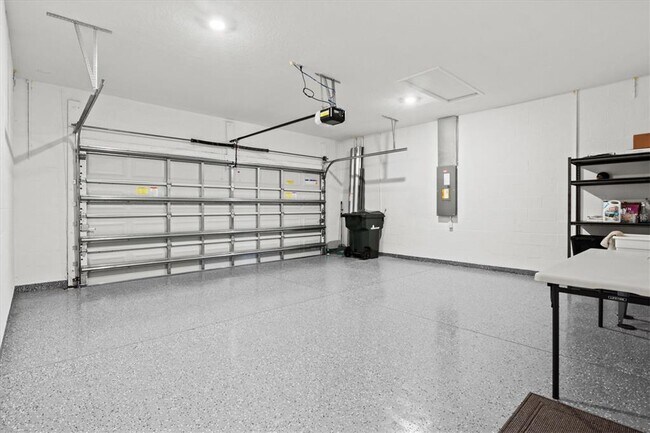 Building Photo - 9312 Tequila Sunrise Dr