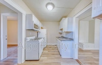 Building Photo - 838 41st Ave NE