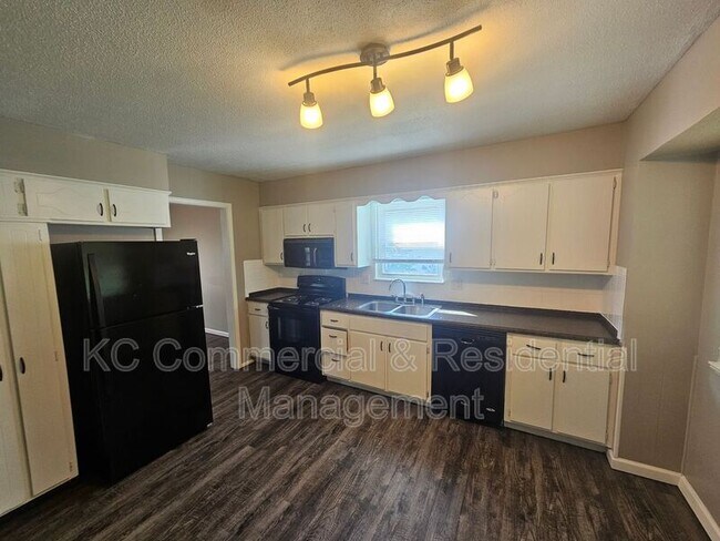 Building Photo - 10013 N Harrison Dr