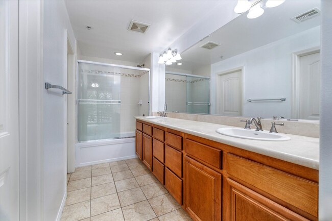 Building Photo - 2 Bed | 2 Bath | 1,293 Sq Ft