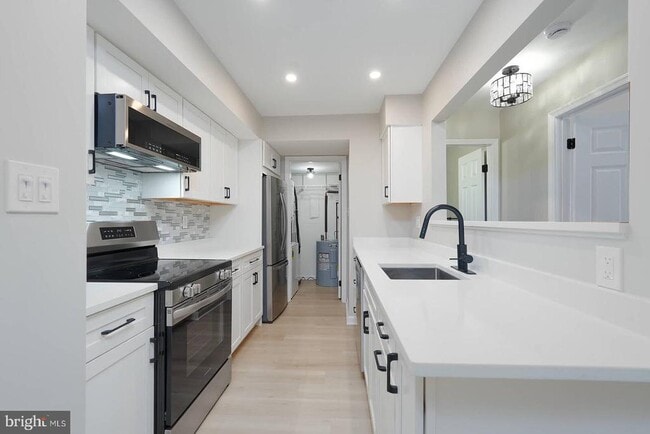 Building Photo - 20527 Shadyside Way