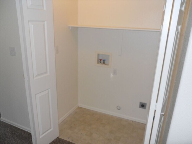 Building Photo - ALL PROSPECTIVE TENANTS MUST SUBMIT A $58 ...