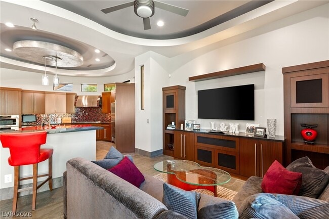 Building Photo - 2 Castle Oaks Ct