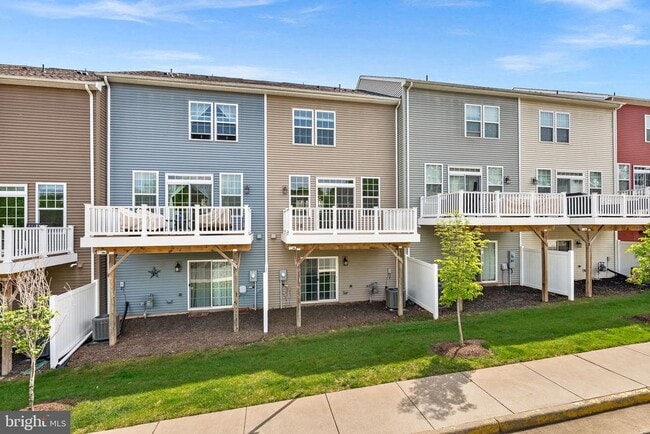 Building Photo - 15292 Westham Ct