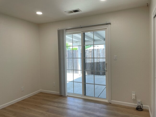 Building Photo - 1705 Darby Ln