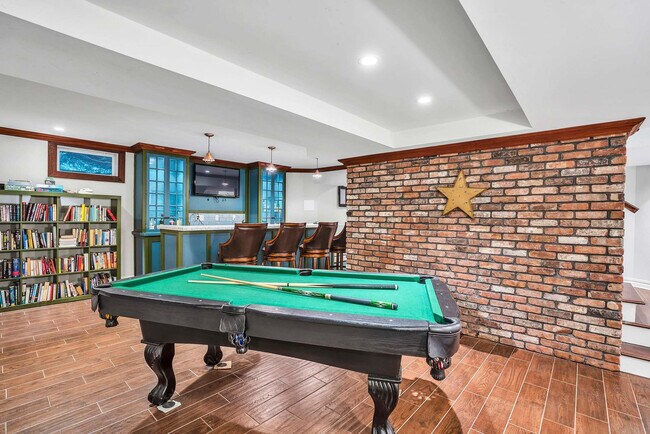 Building Photo - 1025 Peconic Bay Blvd