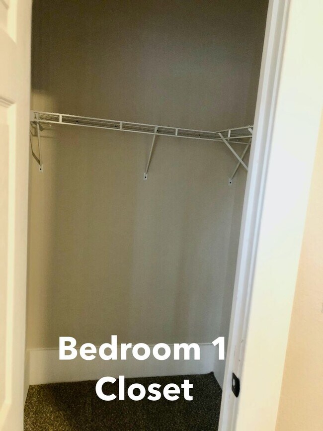 Building Photo - 802 W McCormick St