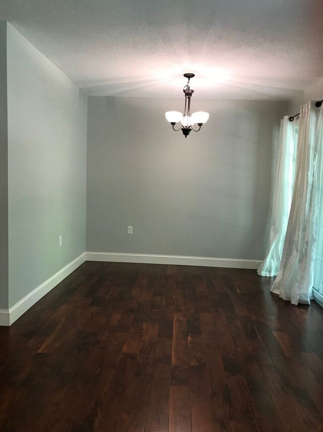 Building Photo - Somerset Condominiums, Freeport:2BR/1BA av...