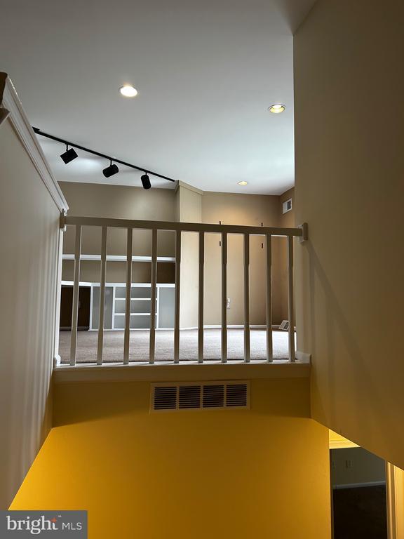 Building Photo - 1410 Stratford Ct