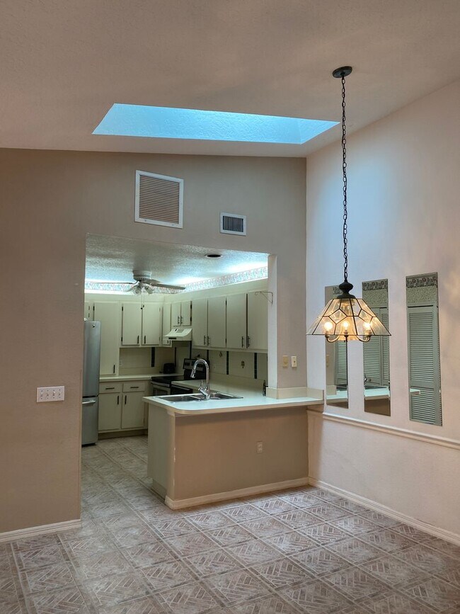 Building Photo - SPACIOUS, FIRST FLOOR CONDO WITH BIG FENCED IN PATIO IN THE LOVELY COMMUNITY OF QUAIL RIDGE!