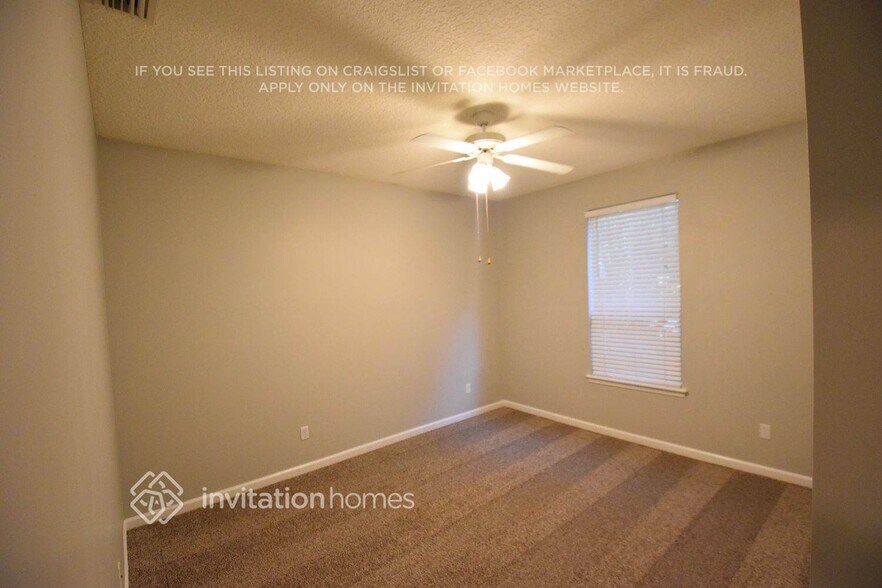 Building Photo - 13743 Devan Lee Dr E