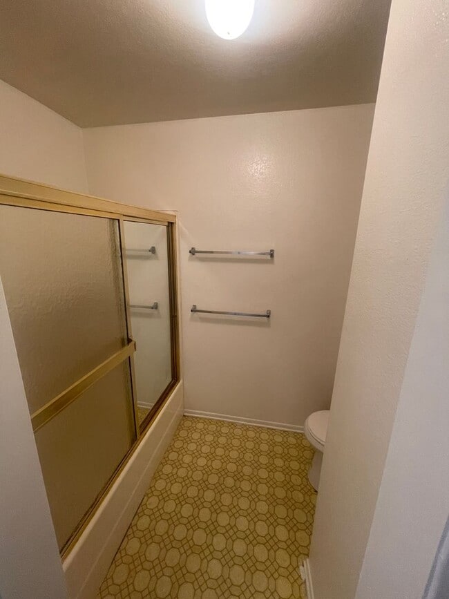 Building Photo - Phillips Ranch 2 Bedroom Condo