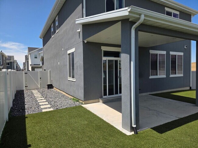 Building Photo - 2046 W Lydia Ln