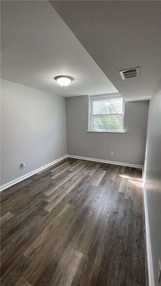 Building Photo - 412 Mary St