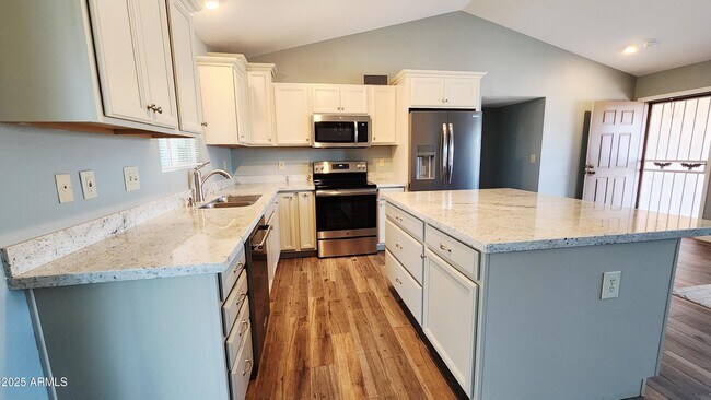 Building Photo - 14227 W Yosemite Dr