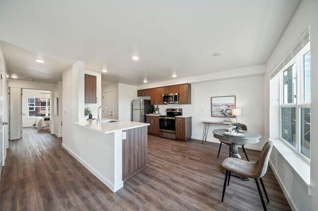 Building Photo - Spring Into Savings: $500 Rent Credit & $5...