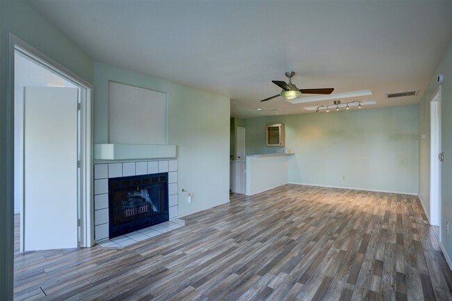 Building Photo - 2 bedroom, 2 bathroom Condo for rent in Mo...