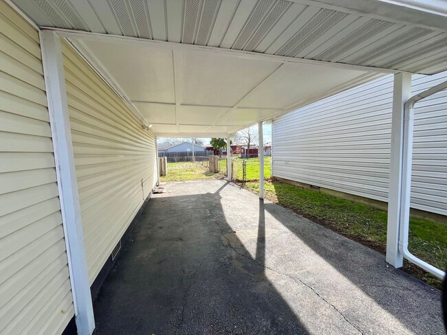 Building Photo - 3 bedroom Ranch