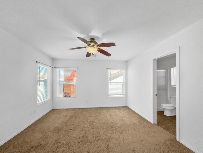 Building Photo - Charming 3-Bedroom, 2.5-Bath Home in a Des...